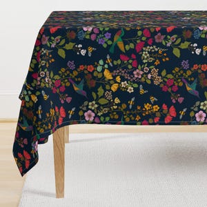 Viktorianische Tischdecke - Botanische Garten Honigbienen Chinoiserie Baumwollsatin Tischdecke Tischdecke von Spoonflower