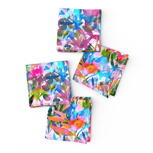 Tovaglioli da cocktail floreali (set da 4) - Tropic Dream Watercolor di mjmstudio - Tovaglioli di stoffa colorati rosa e blu arcobaleno tropicale di Spoonflower