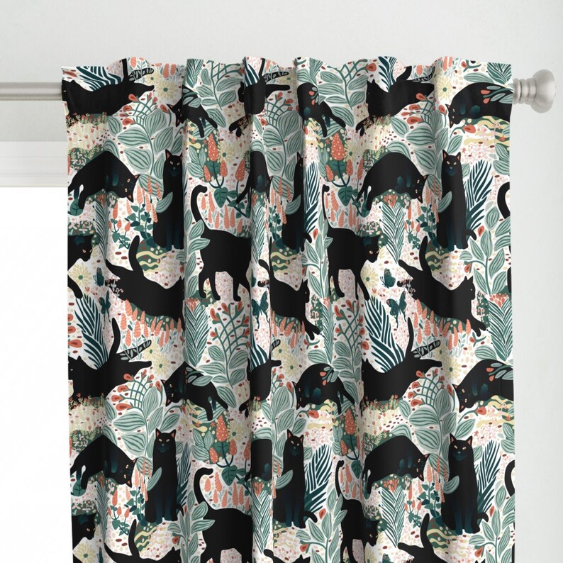 Panneau de rideau tropical - Chats de jardin moderne, floral, chats noirs, félin, chaton - Panneau de rideau personnalisé Chats noirs dans le jardin par boszorka - image 1