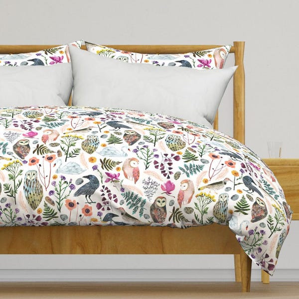 Ropa de cama Flora And Fauna - Lucid Dreams Mystic de zoe_ingram - Funda de edredón o funda de almohada de satén de algodón con pájaros del bosque de Spoonflower