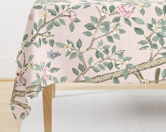 Mantel de estilo chinoiserie - Rosa pálido Elsie's Garden de danika_herrick - Mantel vintage de satén de algodón con estampado floral botánico rosa de Spoonflower