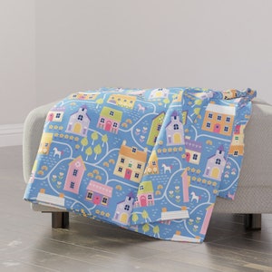 Manta nórdica - Mapa de pueblos nórdicos de daisyandbumble - Manta rural con mapa de pueblos y caballos escandinavos con tela Spoonflower