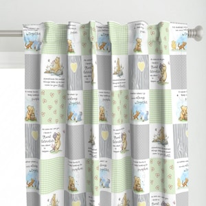 Painel de cortina Pooh Cheater Quilt - Painel de cortina personalizado para quarto de bebê com patchwork nostálgico - Winnie the Pooh clássico por surreylanedesign -