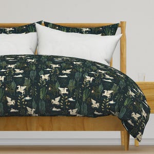 Ropa de cama Pegasus - The Forgotten Wood de katherine_quinn - Funda de edredón o funda de almohada de satén de algodón con diseño de unicornio y cisnes del bosque de Spoonflower