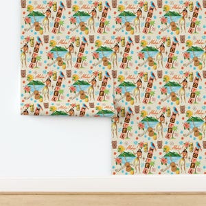 Hula-Mädchen-Tapete (nicht vorgekleistert) – Mid-Century-Tiki-Ukulele-Hibiskusstrand – Hawaiianischer Urlaub Aloha Retro von ruby_ritz – Tapete von Spoonflower