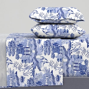 Pagoda Chinoiserie Bettwäsche - Blue Willow von whitneyenglish - Blaue Toile Chinesische Baumwollsatin Bettwäsche Set Bettwäsche von Spoonflower