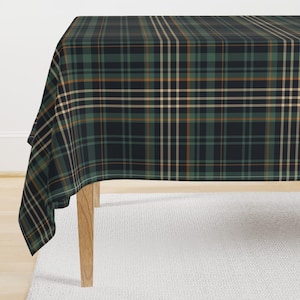 Dunkelgrüne Karo Tischdecke - Moderne Tartan Plaid von tessab_studio - Rustikale Herbst Cabin Karierte Baumwollsatin Tischdecke von Spoonflower