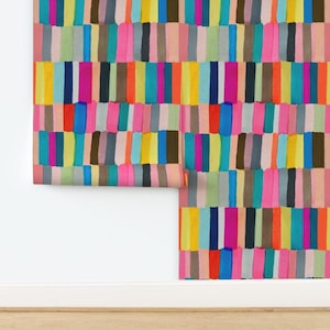 Bunte Streifentapete (nicht vorgekleistert), Farbblock-Patchwork-Regenbogen – Willkommen Regenbogenstreifen von nathalie_robbins, Tapete von Spoonflower
