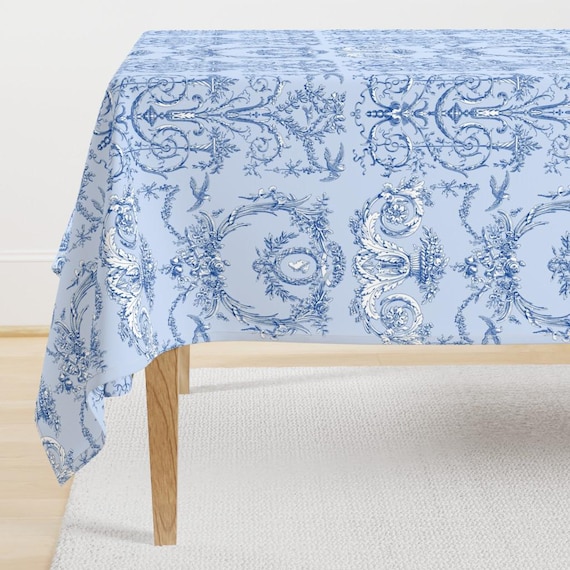 Blau weiße Tischdecke - Toile Blueberry von lilyoake - Toile Blueberry Rokoko Baumwollsatin Tischdecke von Spoonflower