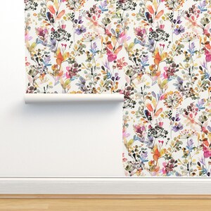 Papel tapiz sin pegar con plantas de acuarela: hierbas silvestres de ninola-design: papel tapiz de doble rollo con plantas abstractas y naturaleza floral de Spoonflower