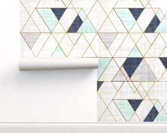 Carta da parati geometrica di grado commerciale - Mod Triangles Navy Mint di crystal_walen - Carta da parati con triangoli acquerello doppio rotolo di Spoonflower