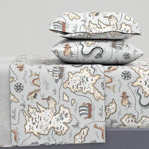 Fröhliche Bettwäsche - Fantasy Map Groß von ester_muxune - Nautische Fantasy Welt Abenteuer Schiff Baumwollsatin Bettwäsche Set Bettwäsche von Spoonflower