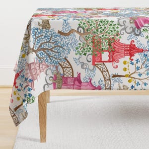 Chinoiserie-tafelkleed - Party Leopards In Pagoda Forest van danika_herrick - Pagode Leopards katoensatijn tafelkleed van Spoonflower