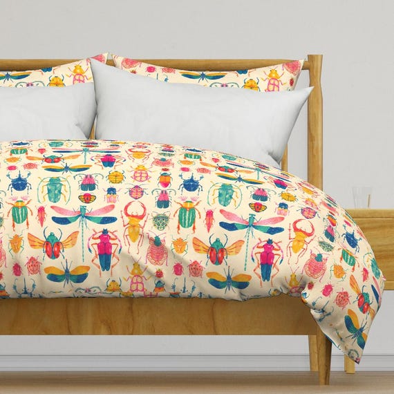 Bunte Käfer Bettwäsche - Coole Käfer von grace_andersson - Heller Schmetterling Großformatiger Baumwollsatin Bettbezug ODER Kissenbezüge von Spoonflower