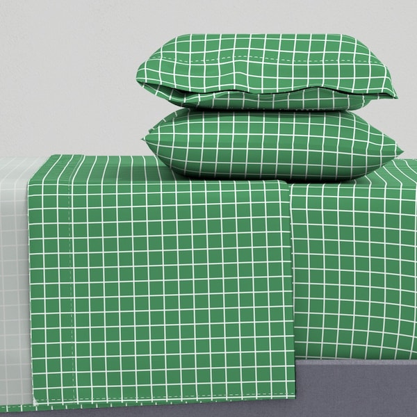 Lenzuola a quadri Windowpane - Kelly Green Grid di misstiina - Set di lenzuola in raso di cotone bianco e verde con quadrati verdi primaverili di Spoonflower