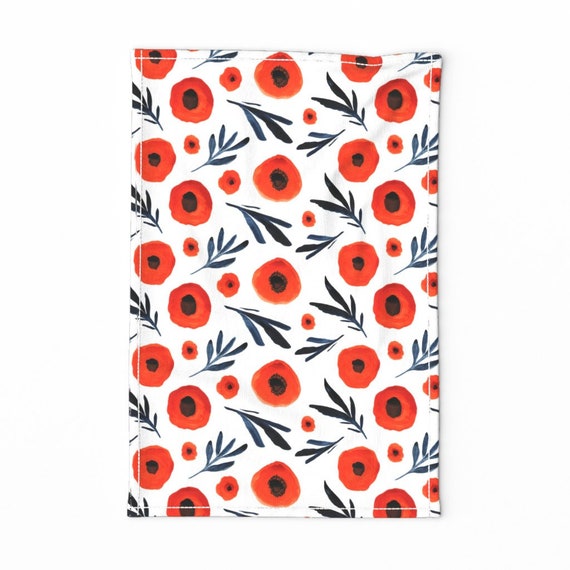 Scandinavian Modern Geschirrtuch - Mohnblumenfeld von mishazadeh - Poppy Print Rote Mohnblumen Leinen Baumwolle Geschirrtuch von Spoonflower