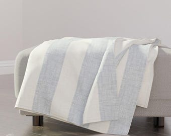 Küstendecke - Adrette Streifen-Imitat-Textur im Leinenlook Traditionelle blaue Decke - Cabana-Streifen groß von melly_williams_studio