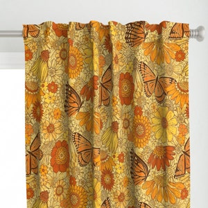 70er Jahre Blumen Vorhang Panel - The Vineroy Large von ramarama - Intage Blumen Schmetterling Natur Retro Bugs Panel von Spoonflower