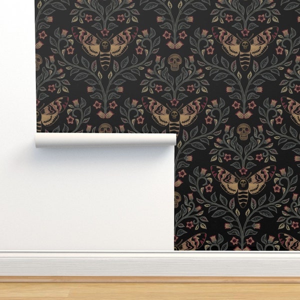 Papel tapiz sin pegar Death Head Moth - Death Head Damask de lu_repeating - Papel tapiz de doble rollo Gothic Belladonna Skull de Spoonflower