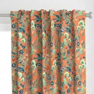 オレンジ シノワズリ カーテン パネル - ceciliamok によるインド チンツ コーラル - Spoonflower によるマキシマリスト インド 水彩画 カスタム カーテン パネル