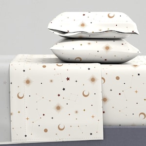 Sábanas color crema - Constelaciones blancas de lilie_design - Juego de sábanas de satén de algodón con estrellas, cielo, constelaciones, espacio y luna de Spoonflower