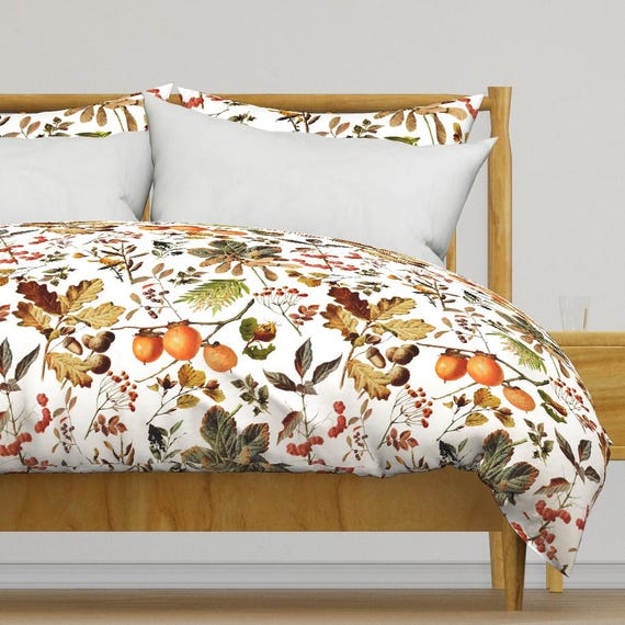 Herbst Bettwäsche - Vintage botanischer Herbst von redbriarstudio - Vintage Blumen Baumwollsatin Bettbezug ODER Kissenbezüge von Spoonflower