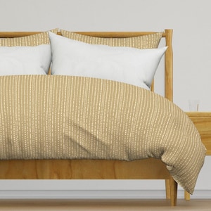 Ropa de cama Ivory Stitches - Coastal Stripe de misentangledvision - Funda de edredón o fundas de almohada de satén de algodón neutro en color marfil de Spoonflower