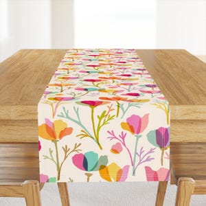 Aquarell Tischläufer - Poppies Rainbow L von cebiliamok - Floral Botanischer Garten Mohnblume geschichteter Baumwollsatin Tischläufer von Spoonflower