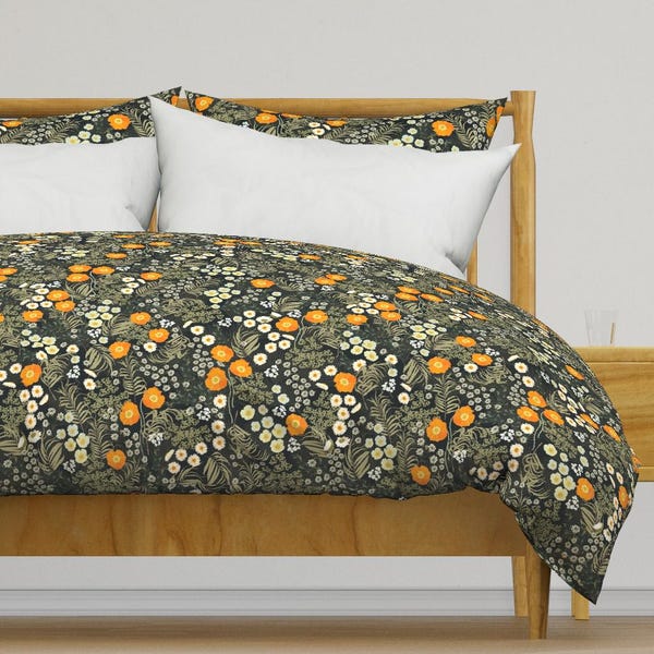 Ropa de cama maximalista con motivos florales - Collette Floral de onesweetorange - Funda de edredón o funda de almohada de satén de algodón Botanical Garden de Spoonflower