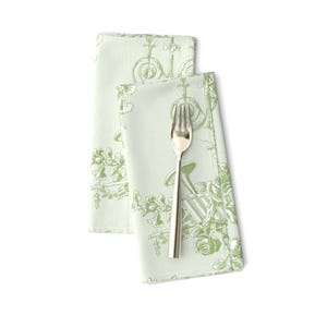 Stoffservietten (2er Set) - Französischer Stil - Marie Toile Basil Green von lilyoake - Vintage Rokoko Shabby Chic Stoffservietten von Spoonflower