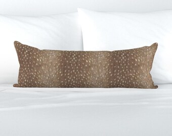 Poduszka lędźwiowa Deer Spots XL – wzór zwierzęcy w kolorze jelenia, prostokątna, bardzo duża, w kolorze miękkiego jelenia w kolorze taupe, firmy willowlanetextiles –