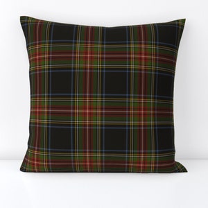 Stewart kariertes Dekokissen - schwarz grün rot Tartan Karo klassisches dekoratives quadratisches Dekokissen - Stewart schwarzer Tartan von wevingmajor