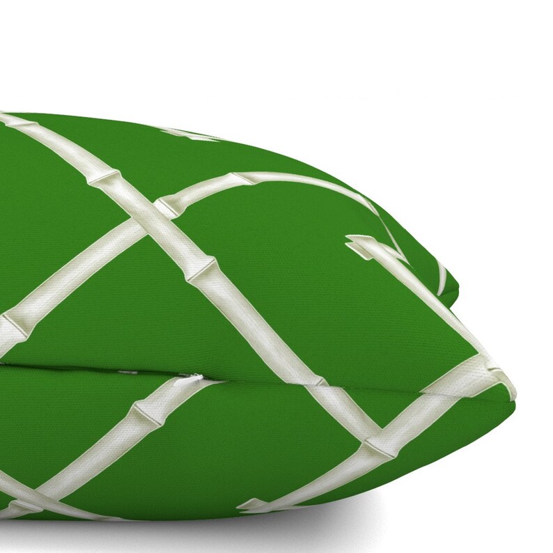 Cuscino lombare a traliccio - Cuscino decorativo rettangolare asiatico con stampa in bambù cinese - Traliccio in bambù Osaka in verde di willowlanetextiles immagine 5