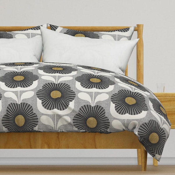Pościel Mod Scandi Flowers - Mod Deco Blooms od ottomanbrim - Duża poszewka na kołdrę lub poszewki na poduszki z satyny bawełnianej w stylu retro z lat 60. od Spoonflower
