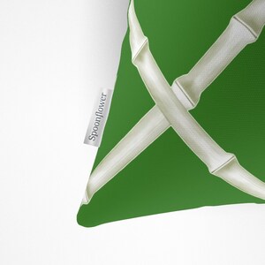 Cuscino lombare a traliccio - Cuscino decorativo rettangolare asiatico con stampa in bambù cinese - Traliccio in bambù Osaka in verde di willowlanetextiles immagine 4