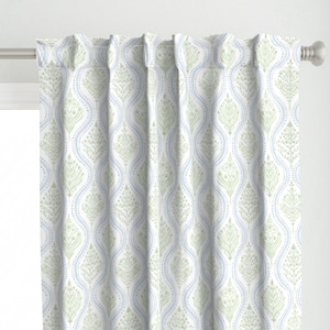 Painel de cortina Preppy Paisley - Cornflower Green Blue por danika_herrick - Painel de cortina grande personalizado Green Blue Cottage Vine por Spoonflower
