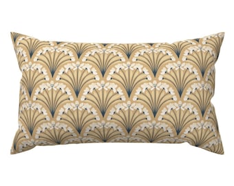 Cuscino lombare floreale Art Déco - Cuscino decorativo rettangolare in stile antico con fiori primaverili dorati - Blossom Scallop di rocketandindigo