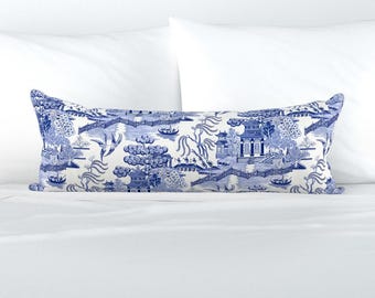 Pagode Chinoiserie XL Lendenkissen - Blau Toile Chinesisch Botanische Extra Großes Lendenkissen Rechteckig - Blaue Weide by whitneyenglish -