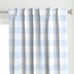 Panel de cortina de cuadros búfalo azul pastel - Chambray azul guinga de dept_6 - Panel de cortina personalizado de cuadros pícnic pálidos de gran tamaño de Spoonflower