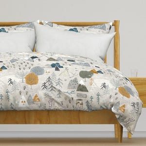 Outdoor Adventure Bettwäsche - Max's Map Grau von nouveau_bohemian - Woodland Forest Baumwollsatin Bettbezug ODER Kissenbezüge von Spoonflower