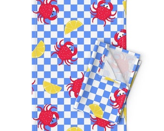 Lot de 2 torchons crabe rouge - Crabes rouges par schnukilie - Torchons en lin et coton à carreaux citron et bleus fruits de mer par Spoonflower