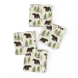 Serviettes cocktail de Noël (lot de 4) - traces d&#39;ours dans la forêt par gingerlous - serviettes en tissu traces d&#39;ours dans la forêt d&#39;hiver par Spoonflower