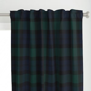 Panel de cortina de tartán verde y azul - Cuadros escoceses de invierno Blackwatch Panel de cortina personalizado - Tartán Blackwatch de peacoquettedesigns -