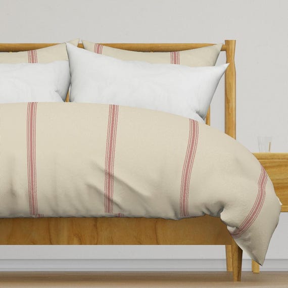 Cottage Chic Bettwäsche - Französischer Futtersack Streifen Rot von littlerhodydesign - Bettbezug aus französischem Baumwollsatin ODER Kissenbezüge von Spoonflower