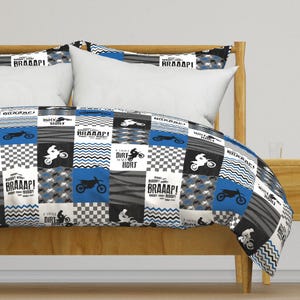 Blå sängkläder - Motocross Cheater Quilt av longdogcustomdesigns - Motocross bomullssatin påslakan ELLER örngott av Spoonflower
