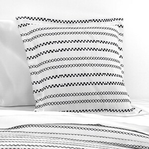Ropa de cama de tela de barro - Puntada en X negra y puntada de ferrocarril de eti_enne - Funda nórdica o fundas de almohada de satén de algodón con líneas de puntada de cruz a rayas imagen 8