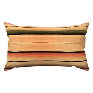 Almohada lumbar rústica estilo western - Cojín decorativo rectangular estilo rancho vaquero de inspiración mexicana - Rayas Saltillo de danuta_tomzynski