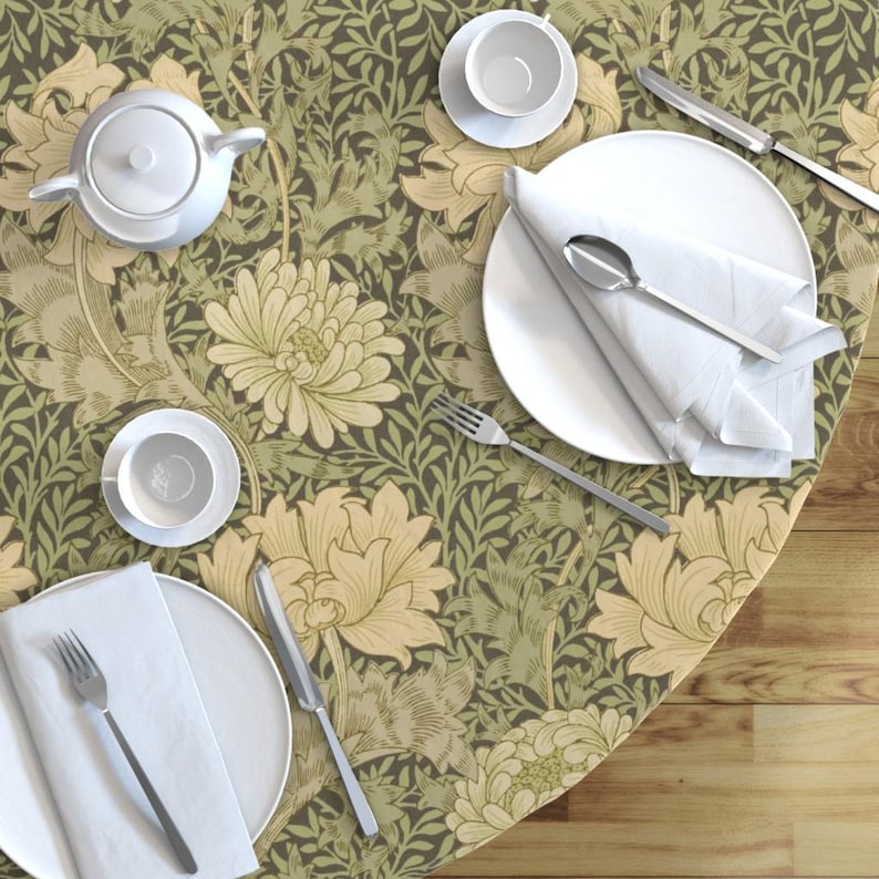 Florale antike Tischdecke - Morris Chrysantheme von peacoquettedesigns Viktorianische romantische Baumwollsatin Tischdecke von Spoonflower Bild 7