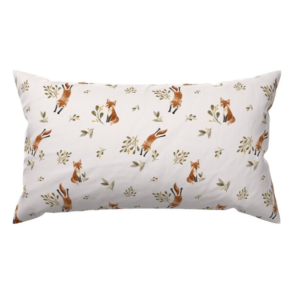 Coussin décoratif Woodland - Renard espiègle par vivian_yiwing - Coussin lombaire rectangulaire en bois d'aventure sauvage d'animaux de la forêt par Spoonflower