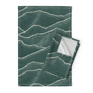 Waldgrün Geschirrtücher (2er Set) - Berge von bold_and_brash_designs - Berg Outdoor Karte Leinen Baumwolle Geschirrtücher von Spoonflower
